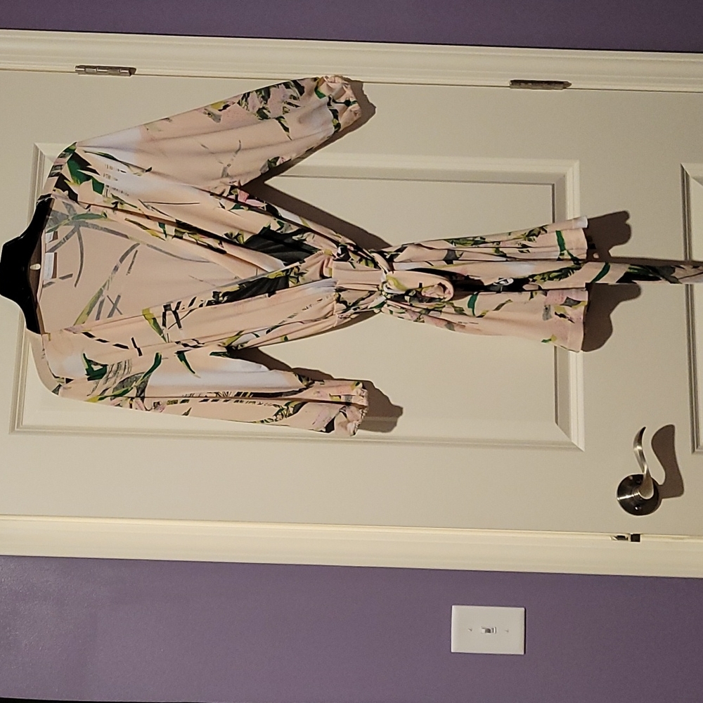Pale pink floral, soft polyester romper w/ tie belt by NY&C like brand-new!